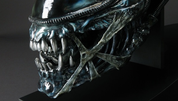 Life-size prop replicas of the Alien Warrior and Newborn are now available for pre-order!