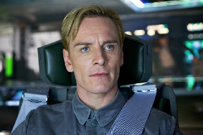 Michael Fassbender discusses David, Walter and Shaw in Alien: Covenant!