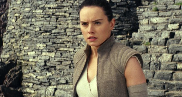 EW release exclusive Star Wars: The Last Jedi images!
