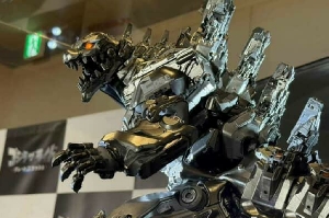 A closer look at Toho's new Mechagodzilla design unveiled at Godzilla ride opening!
