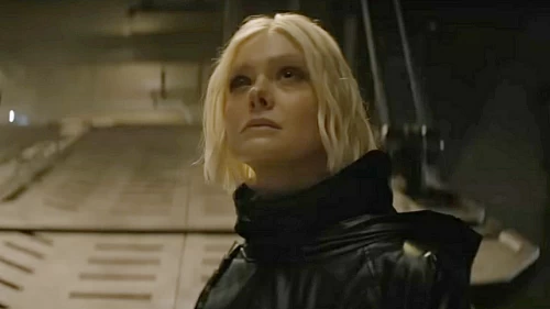 Elle Fanning takes us behind the scenes & talks Thia & Tessa!