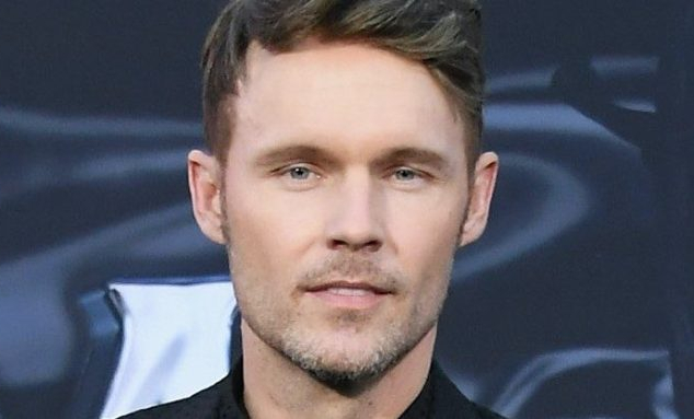 Venom movie star Scott Haze joins the Jurassic World 3 cast!