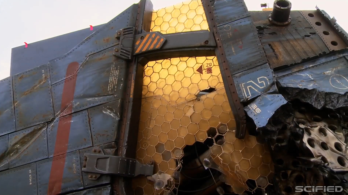 Pacific Rim: Oversized Robot Sets Featurette