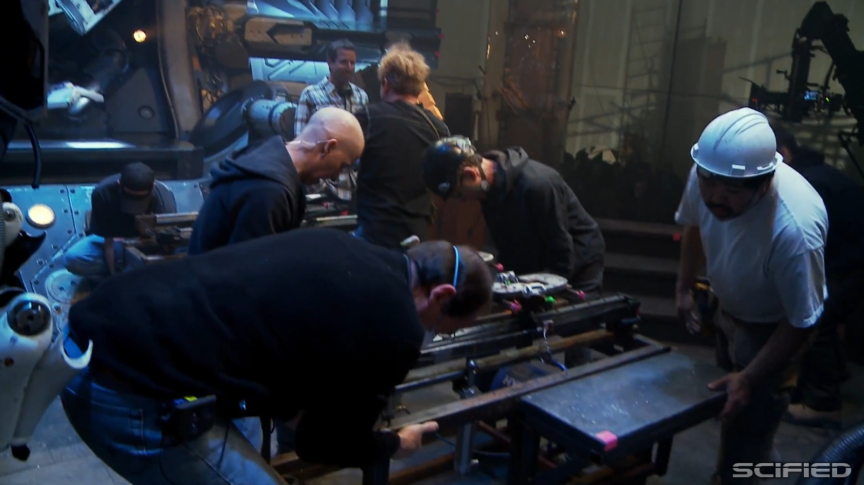 Pacific Rim: Oversized Robot Sets Featurette