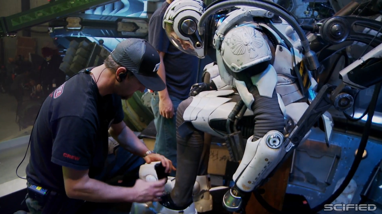 Pacific Rim: Oversized Robot Sets Featurette