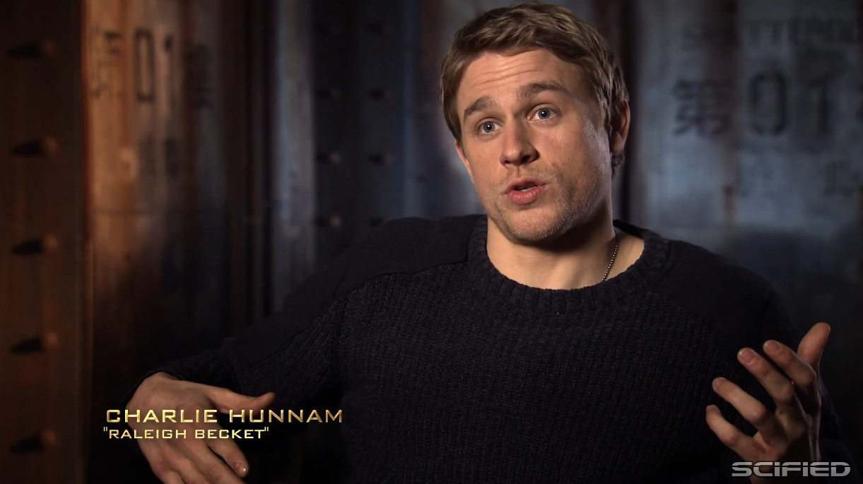 Pacific Rim: Oversized Robot Sets Featurette