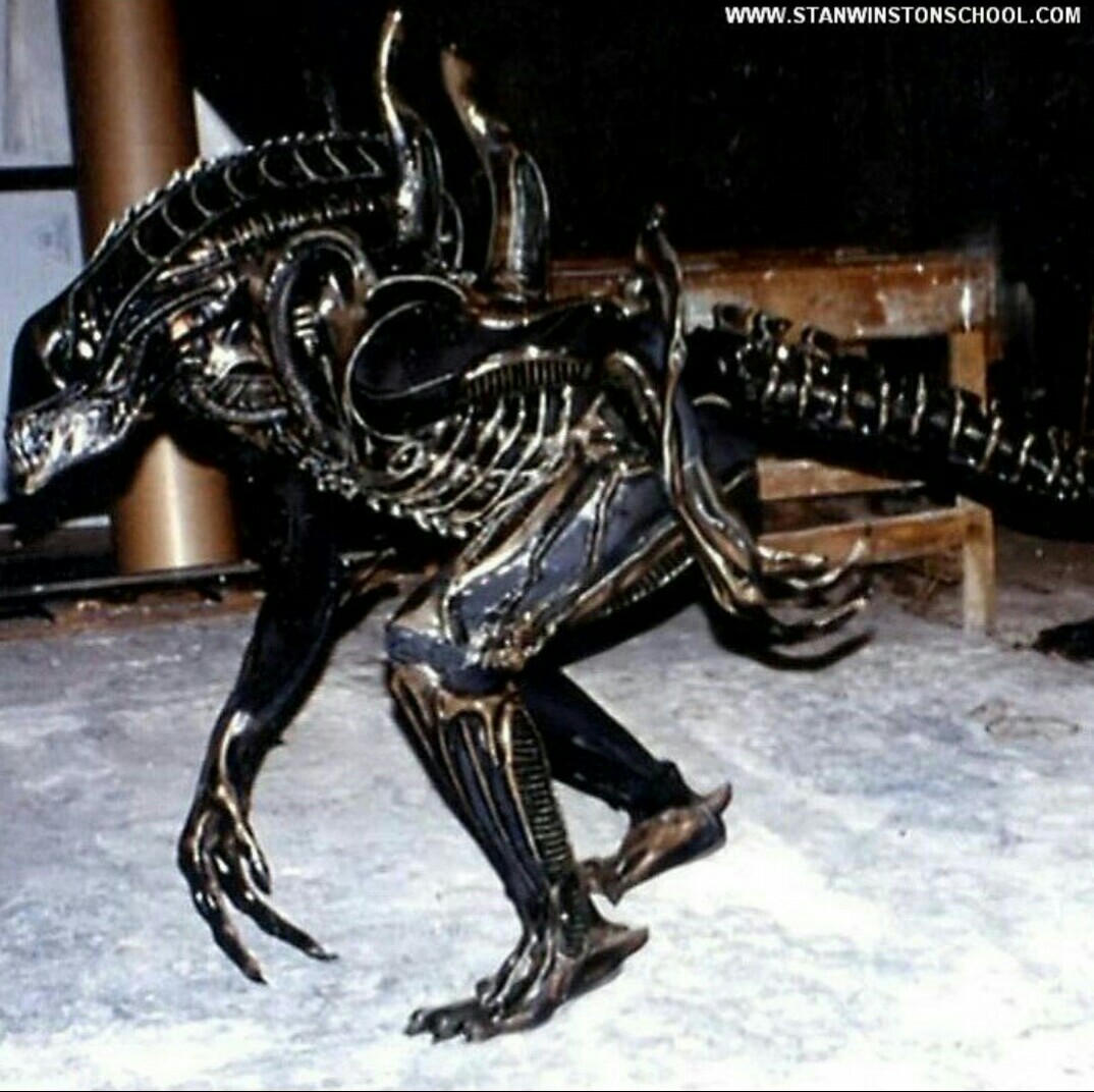 Testing of the Alien Warrior suit during the production of Aliens