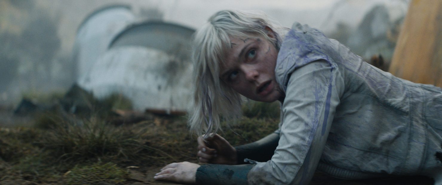 Thia (Elle Fanning) in Predator: Badlands
