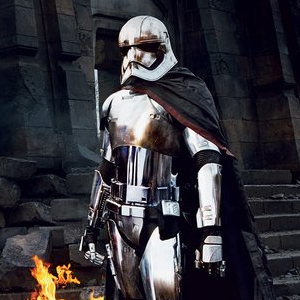 Gwendoline Christie’s Star Wars VII Chrome Trooper Captain Phasma, Secretly a Dark Side User? Not a Sith Lord.