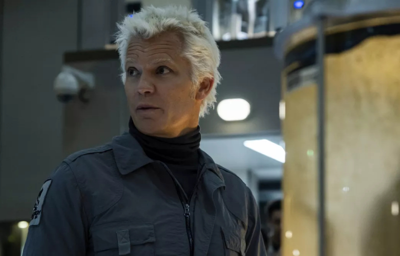 Is Kirsh a double agent working for Weyland-Yutani? Was the crash intentional?