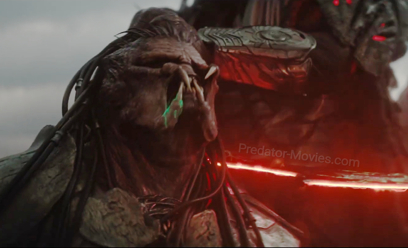 Njohrr executing Kwei in Predator: Badlands